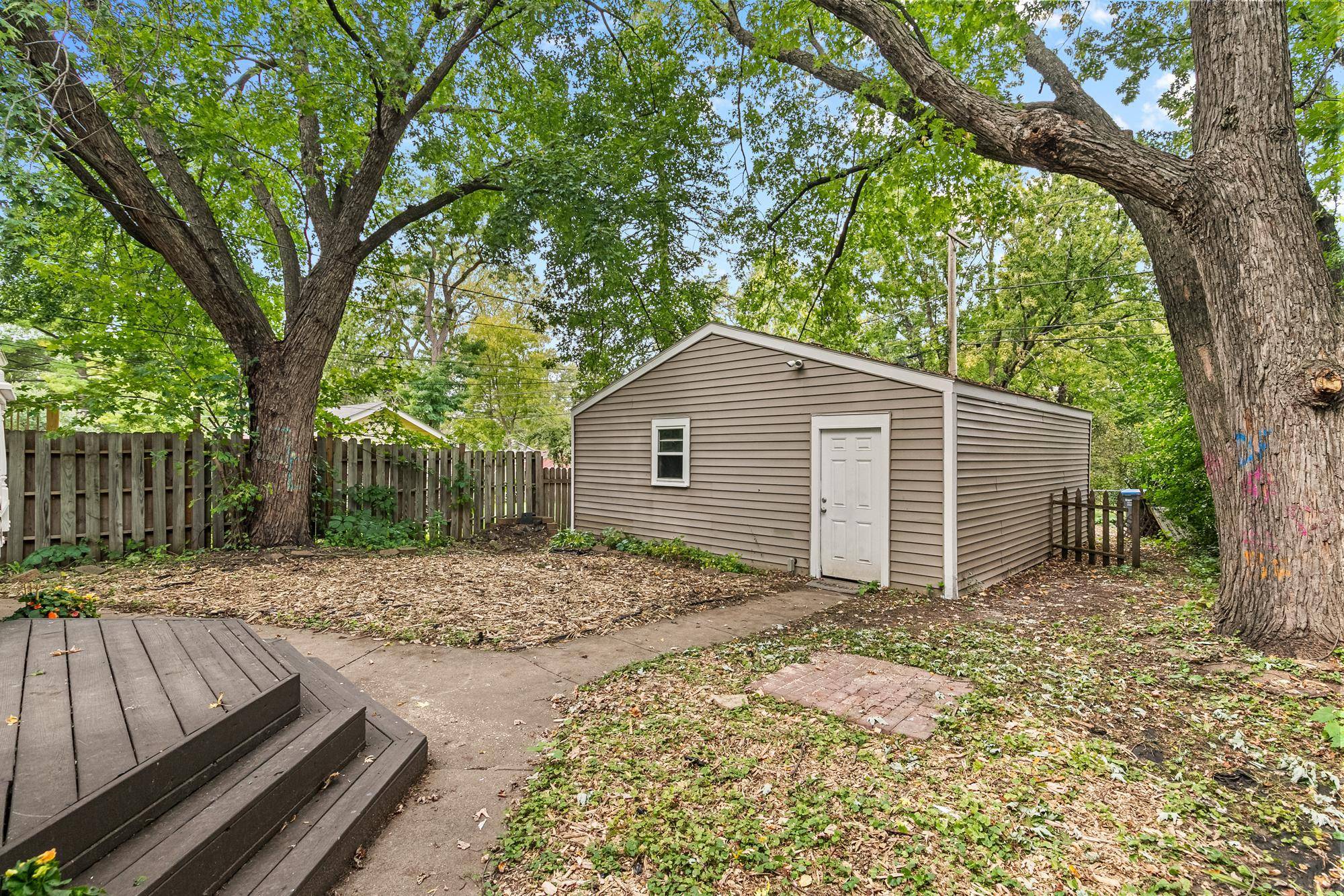 2697 8th AVE E, North Saint Paul, MN 55109