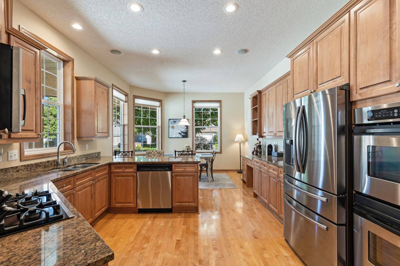 18711 Farmstead CIR, Eden Prairie, MN 55347