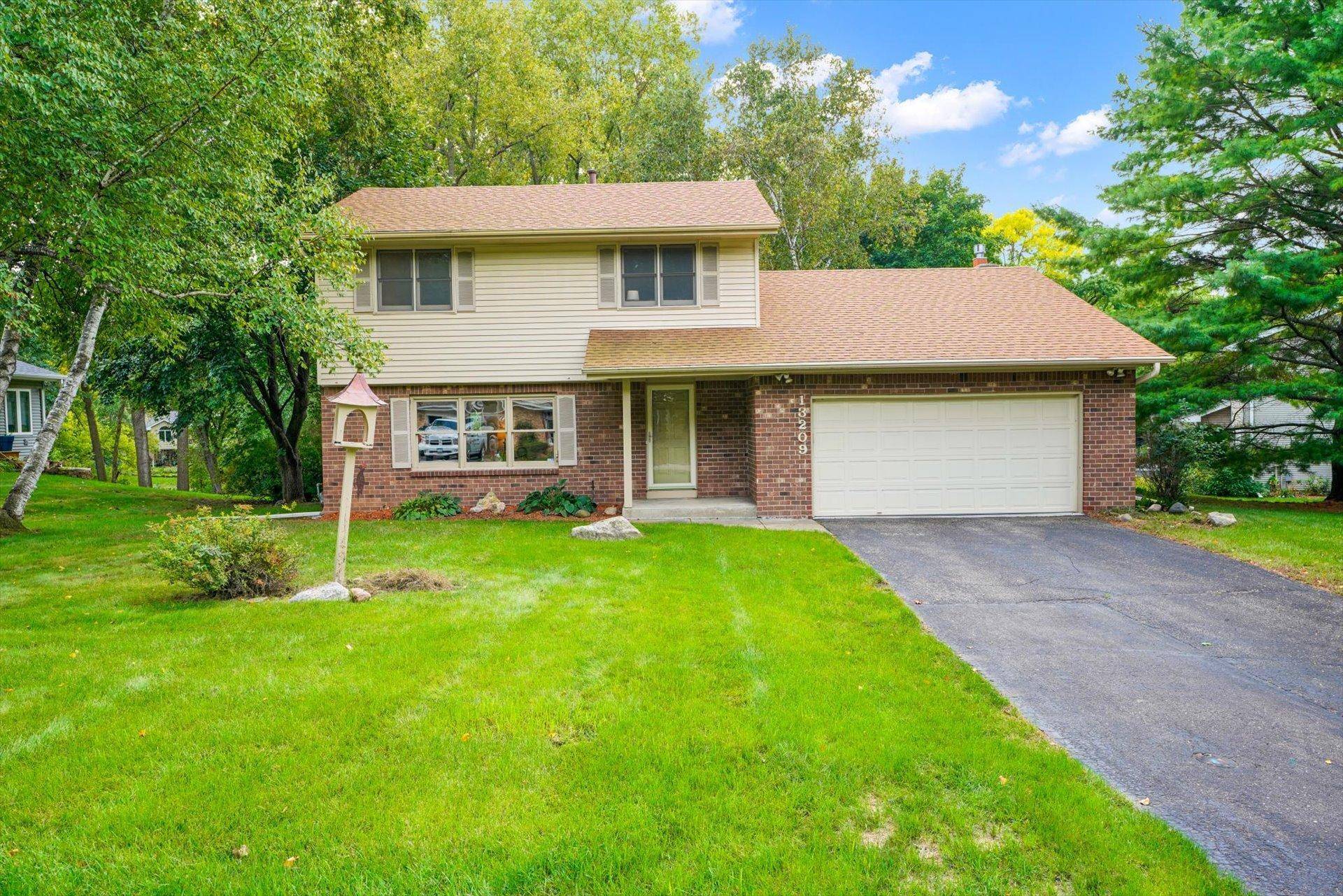 13209 Sheffield Curve, Minnetonka, MN 55305