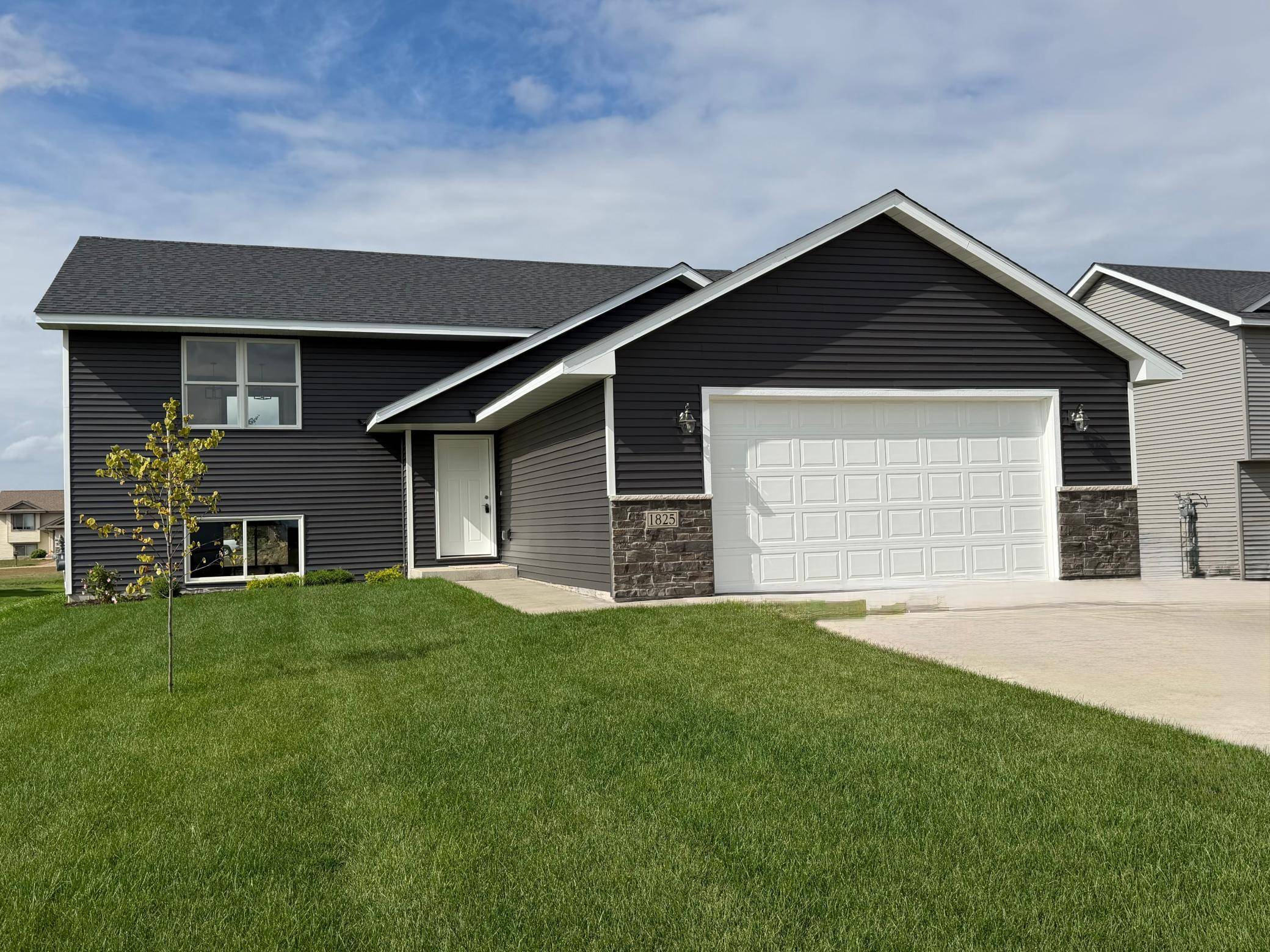 1825 Cypress TRL, New Richmond, WI 54017