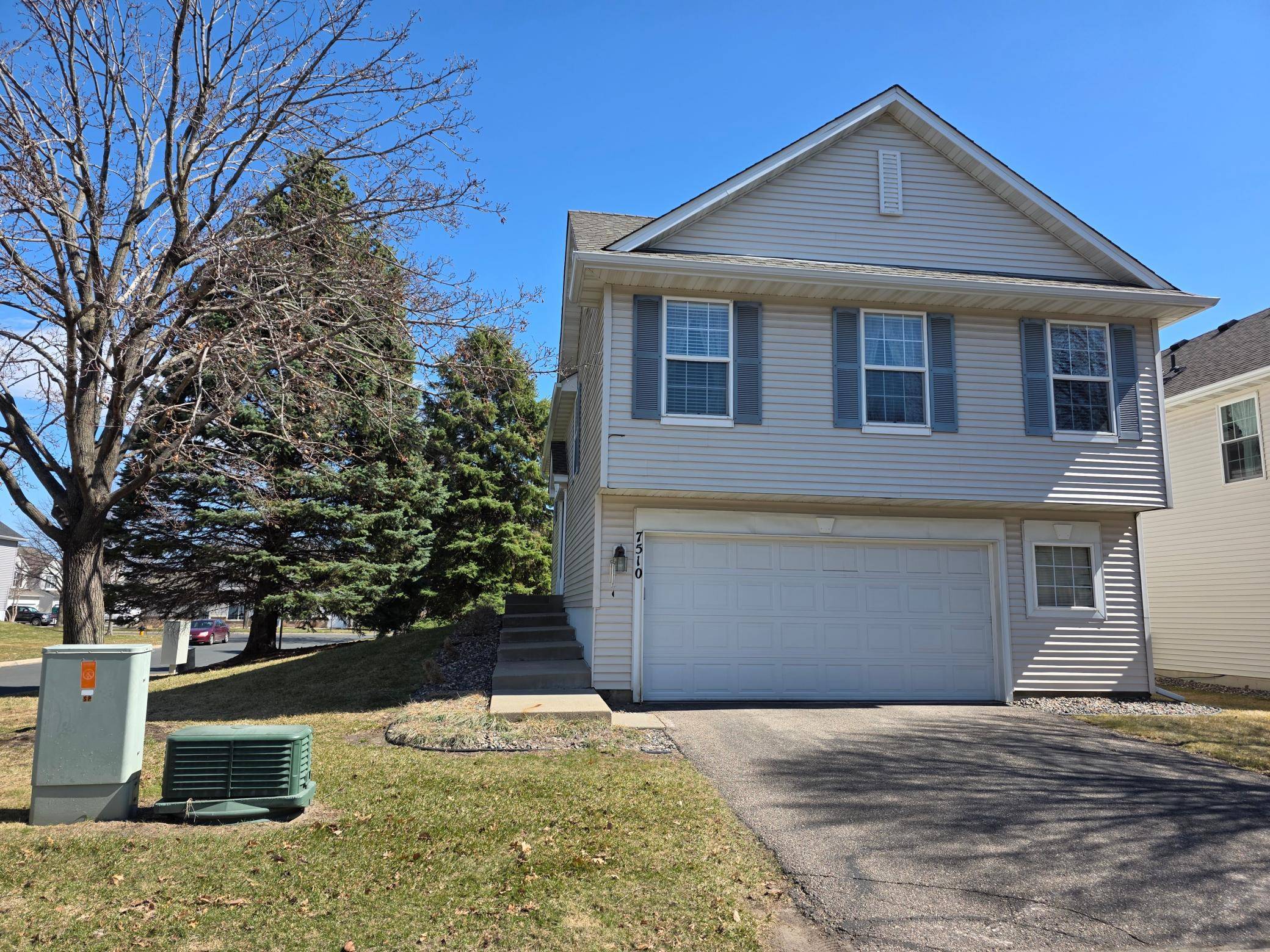 7510 Hampton LN, Prior Lake, MN 55379