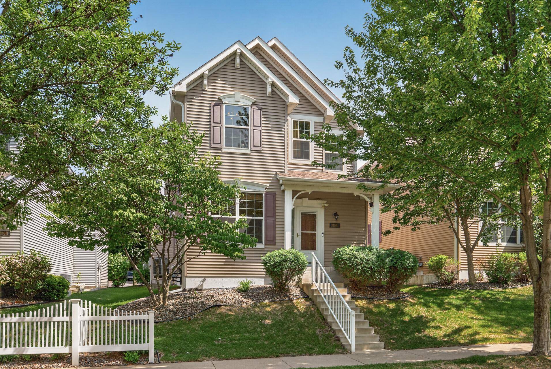 10013 Iris LN, Eden Prairie, MN 55347
