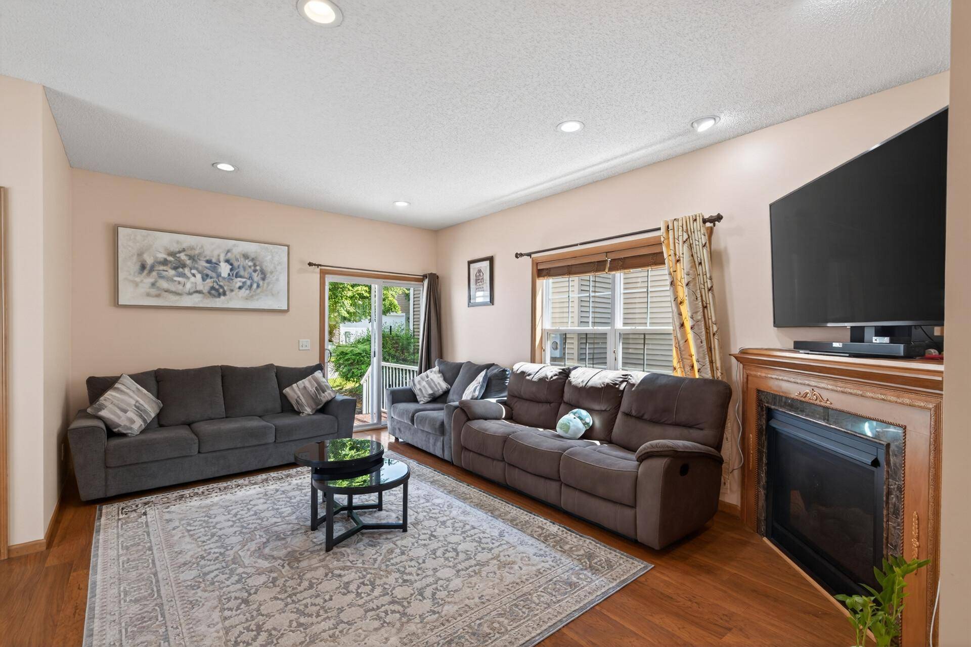 10013 Iris LN, Eden Prairie, MN 55347