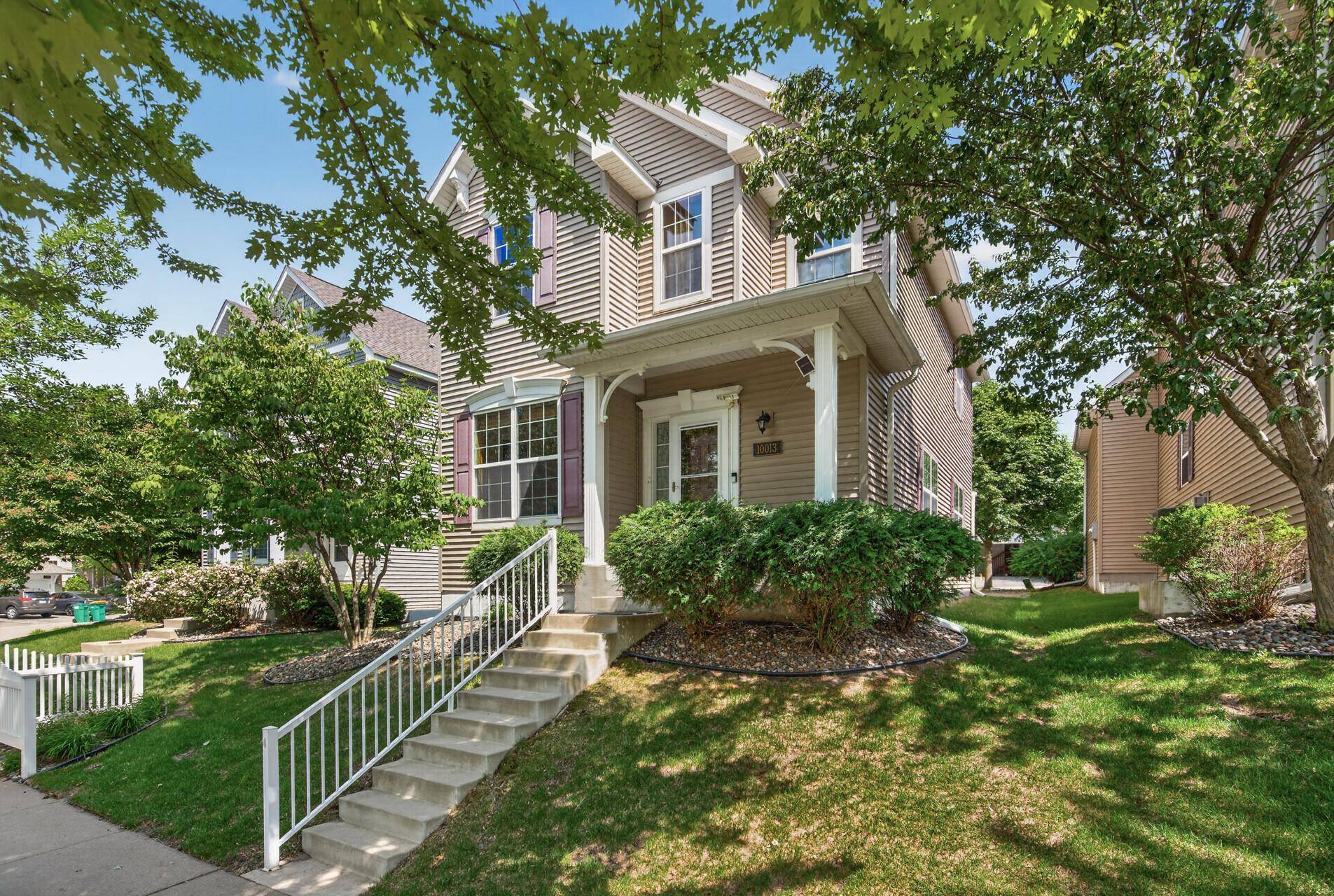 10013 Iris LN, Eden Prairie, MN 55347