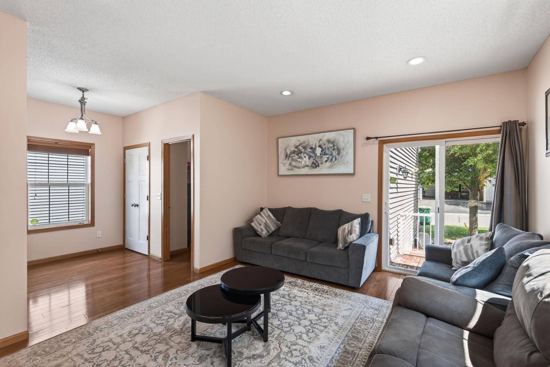 10013 Iris LN, Eden Prairie, MN 55347