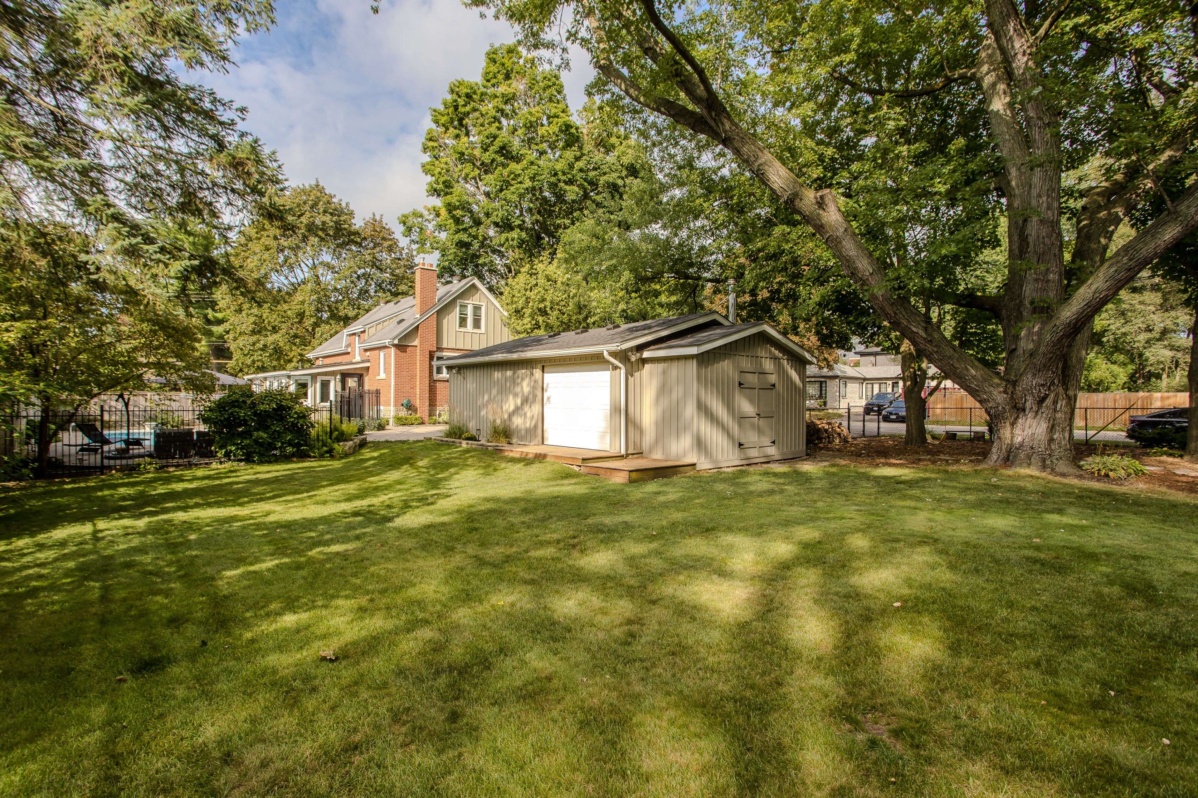 911 Lasalle Park RD, Burlington, ON L7T 1M6