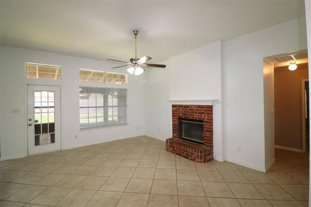 6100 Harwood Crossing Drive, Arlington, TX 76018