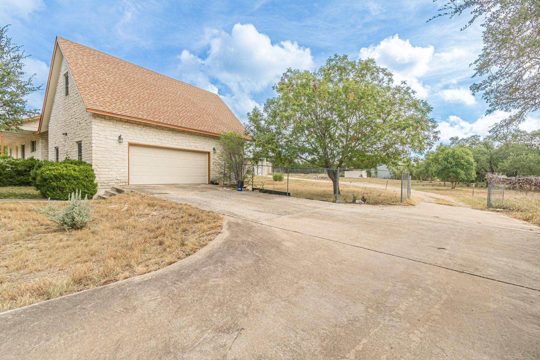 15 Tall Oaks TRL, Austin, TX 78737