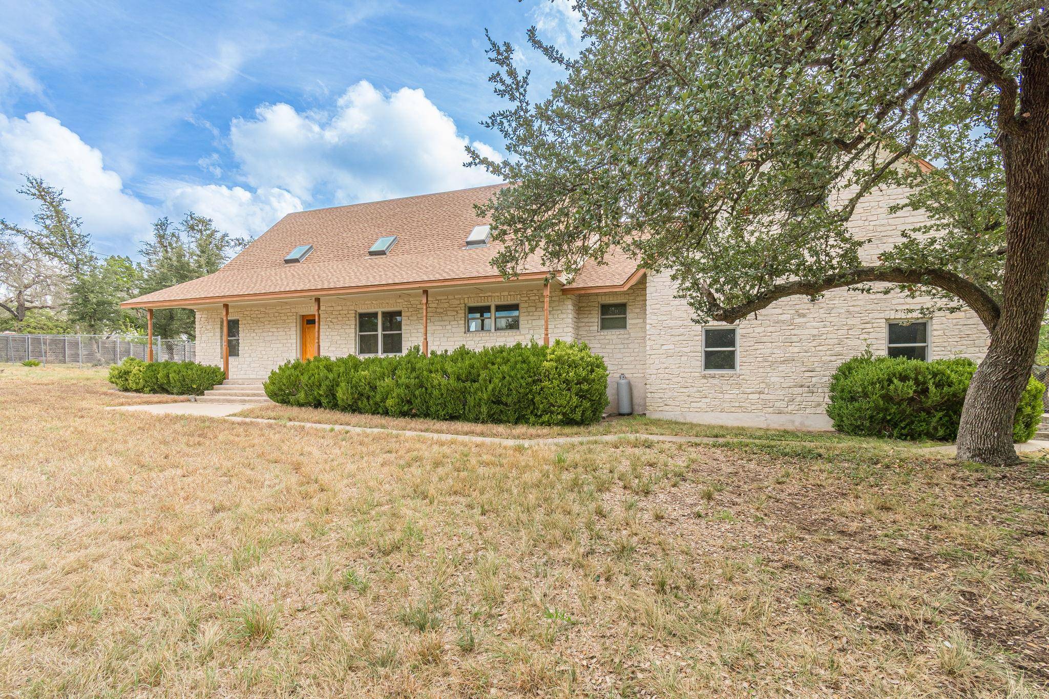 15 Tall Oaks TRL, Austin, TX 78737