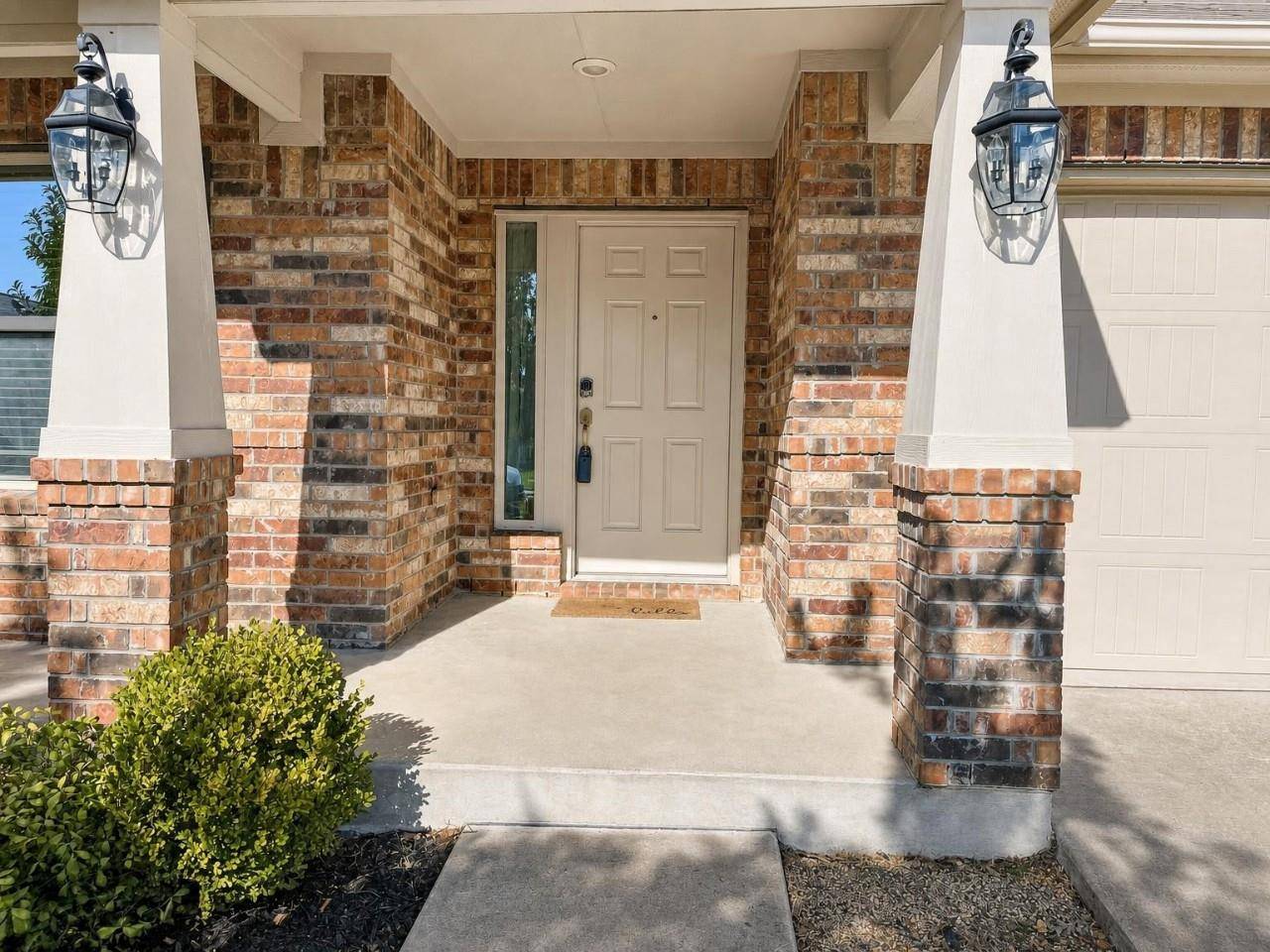113 Plantain DR, Hutto, TX 78634