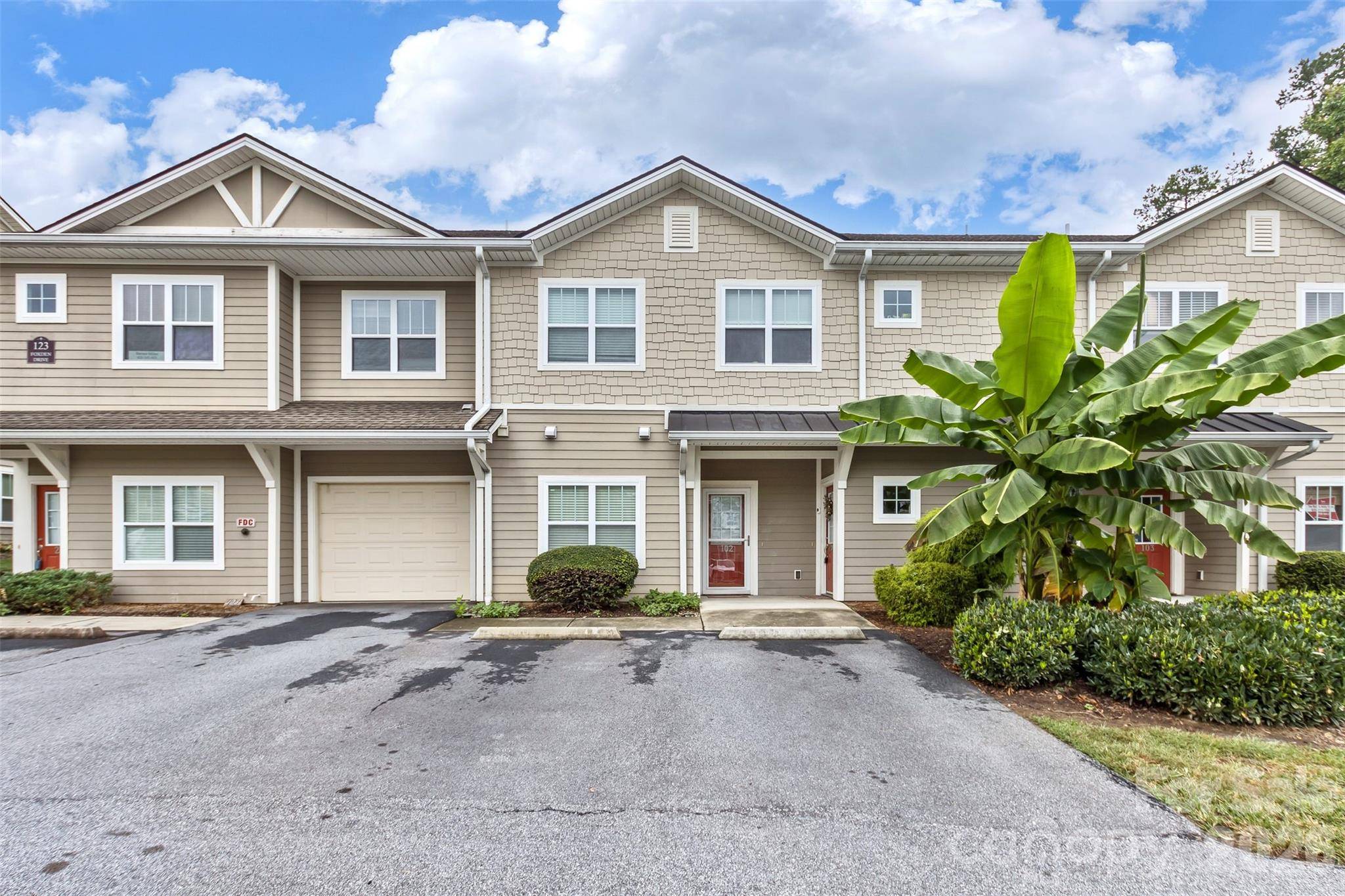 123 Foxden DR #102, Fletcher, NC 28732