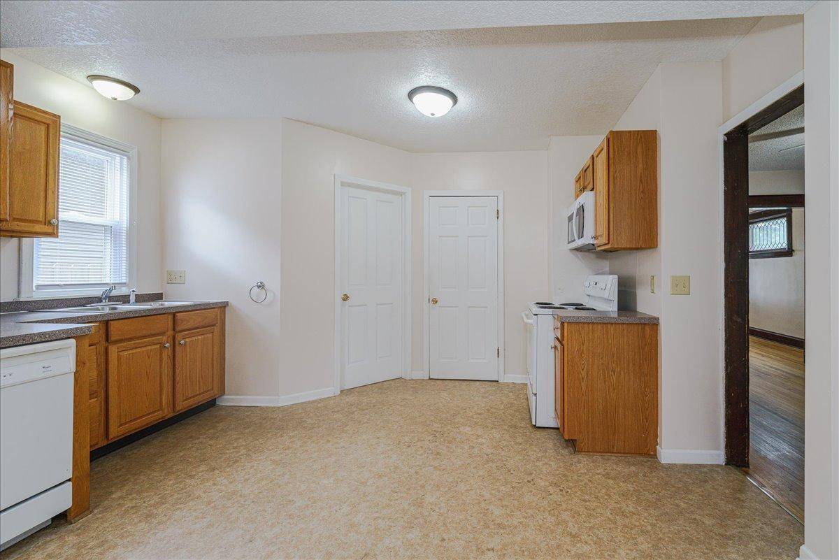 843 E Ivy AVE E, Saint Paul, MN 55106