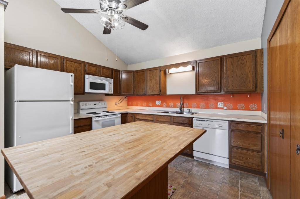 3276 Greenbrier ST #3276C, Vadnais Heights, MN 55127