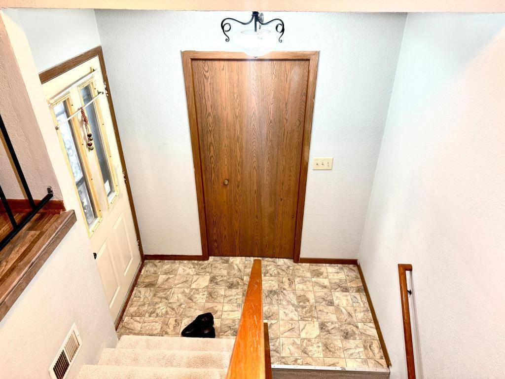 2129 49th WAY E, Inver Grove Heights, MN 55077