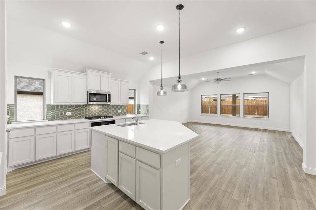 14526 Jemison Street, Pilot Point, TX 76258