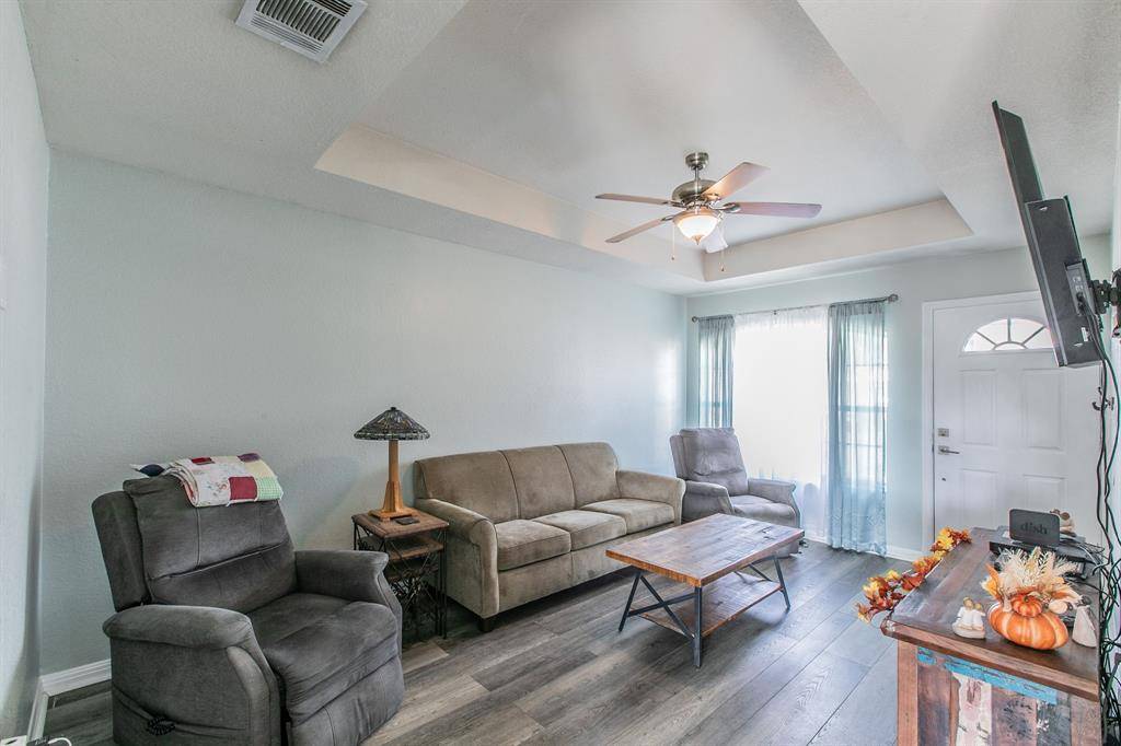 212 Broken Arrow Drive, Lacy Lakeview, TX 76705