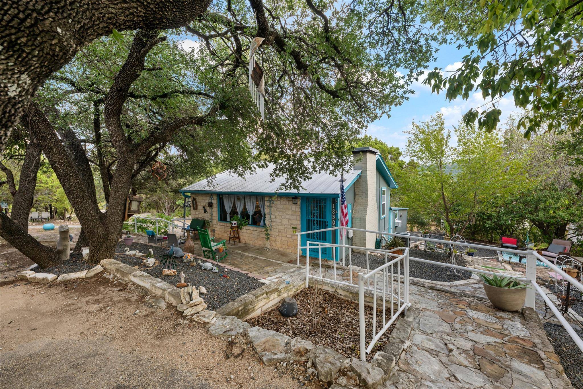 18307 E Lakeview DR, Jonestown, TX 78645