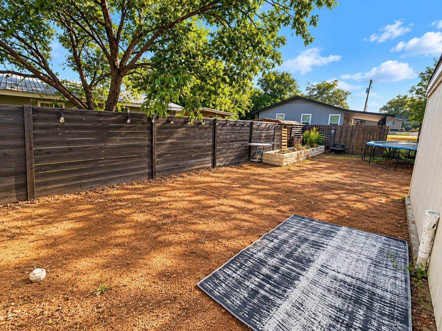 126 Travis LN, Spicewood, TX 78669