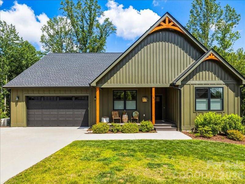 181 Byron Forest DR, Horse Shoe, NC 28742