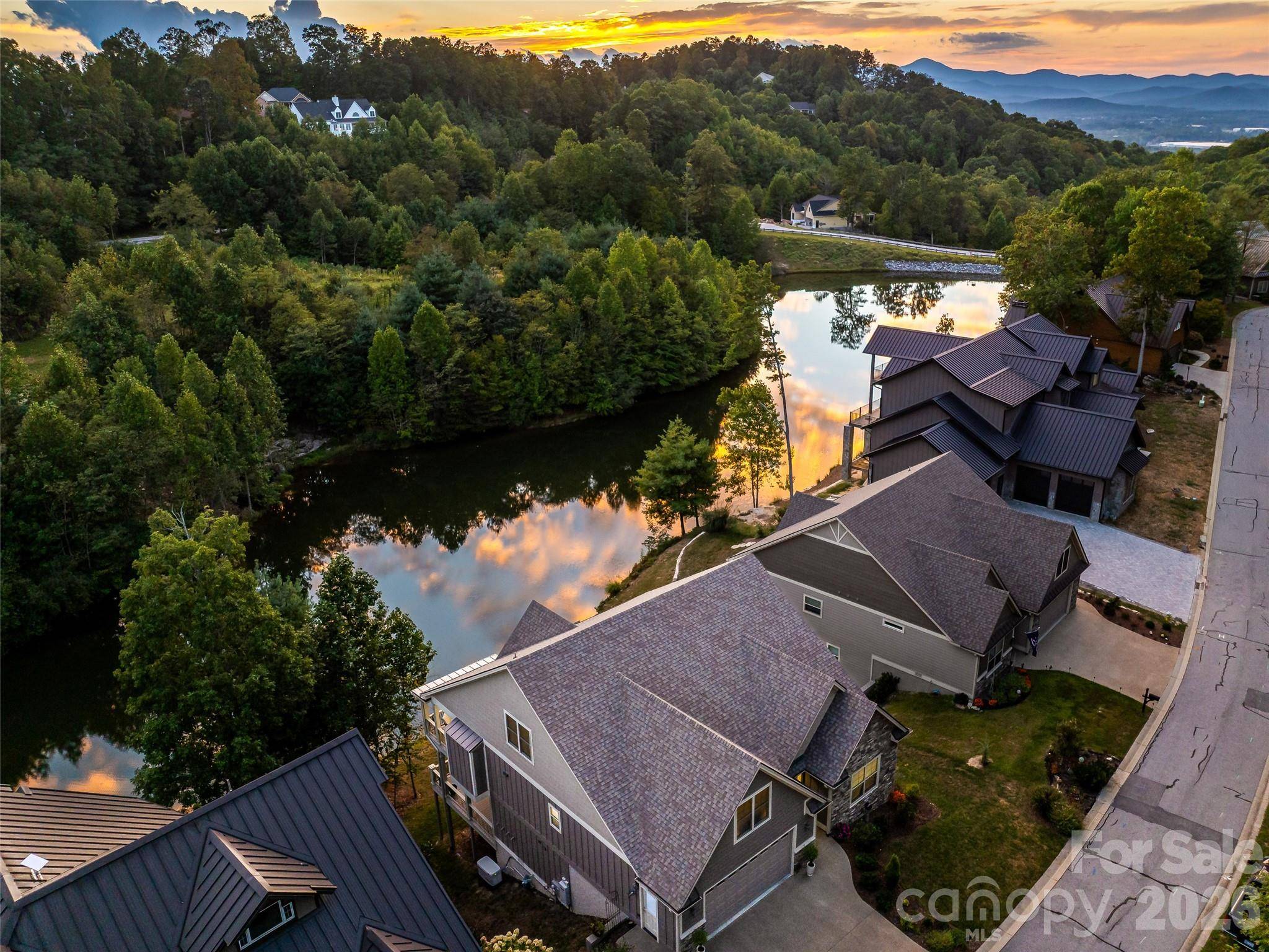 158 Narrows Run LOOP, Hendersonville, NC 28791