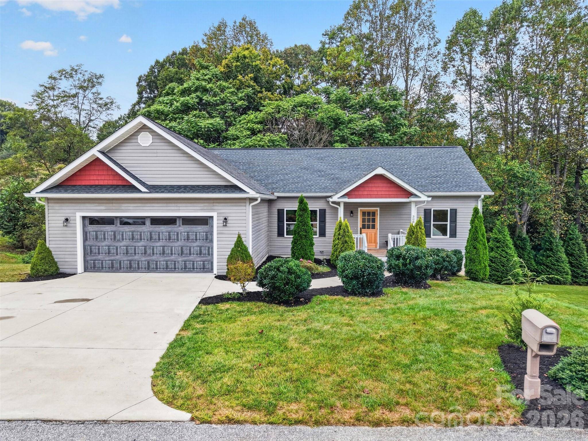 308 Beck Creek CIR, Flat Rock, NC 28731