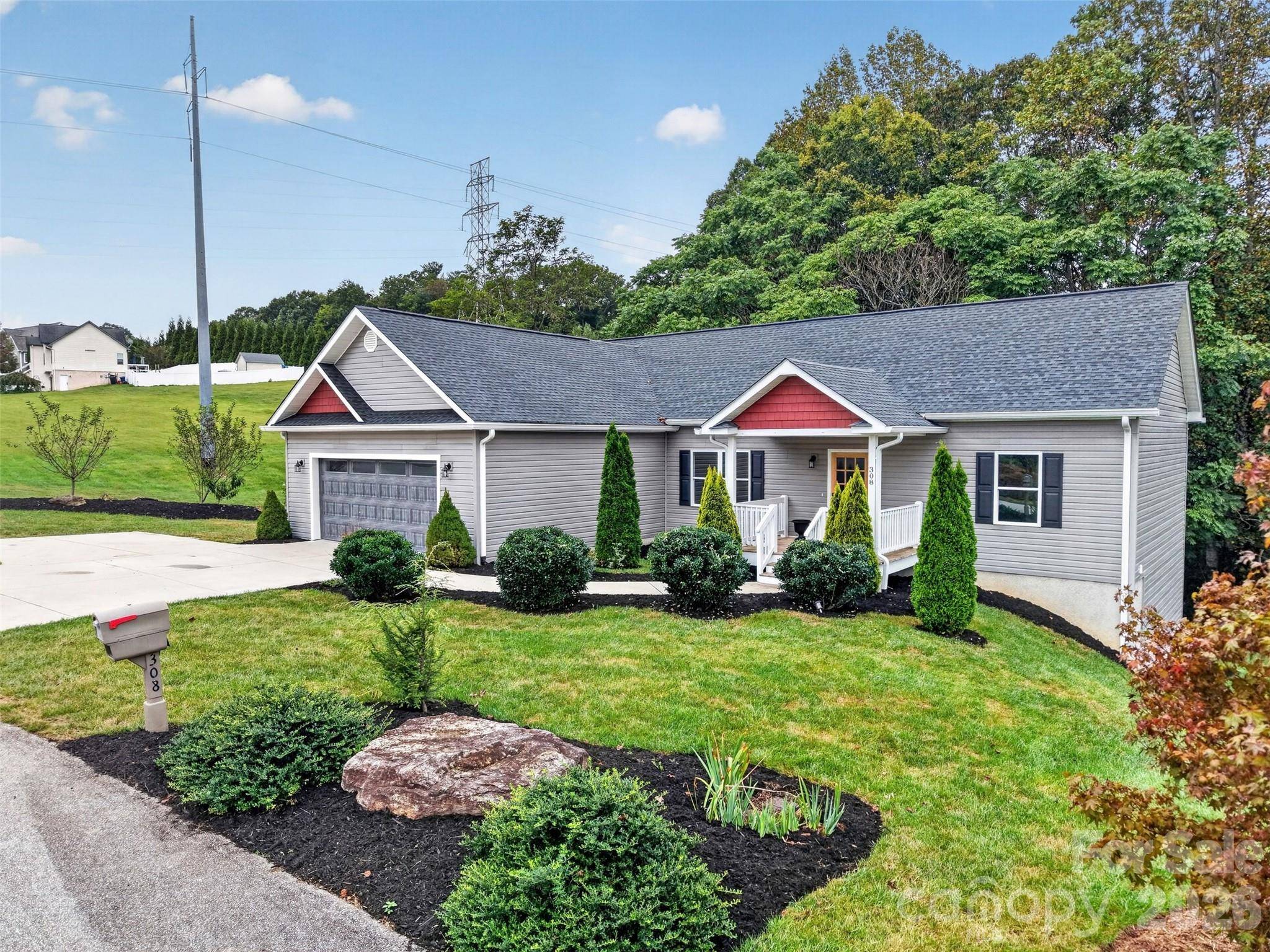 308 Beck Creek CIR, Flat Rock, NC 28731