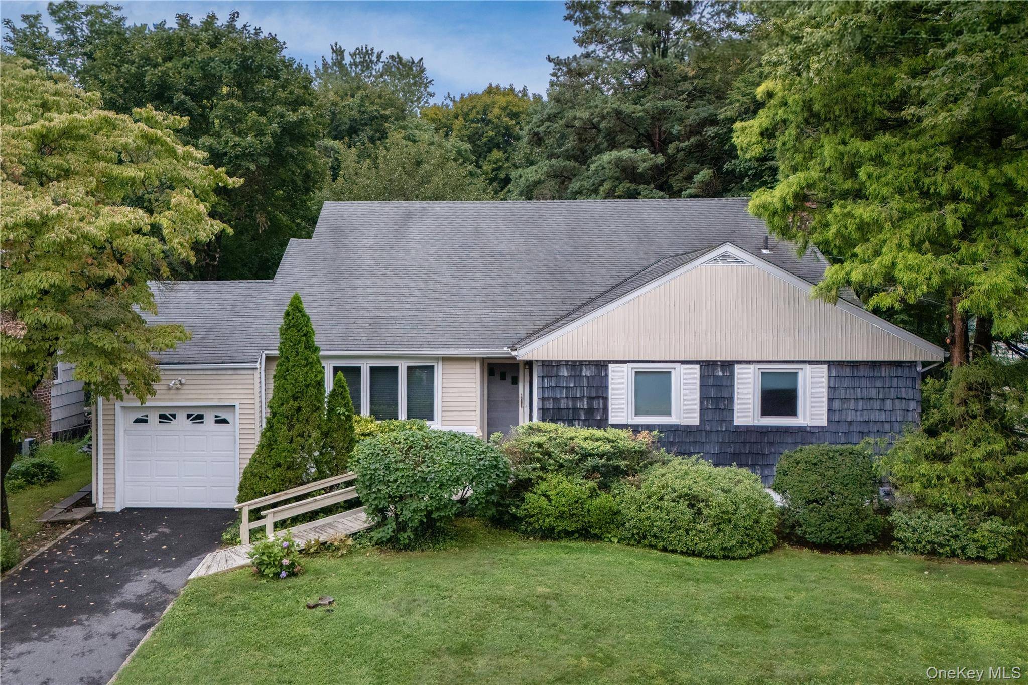 38 Beverly RD, White Plains, NY 10605
