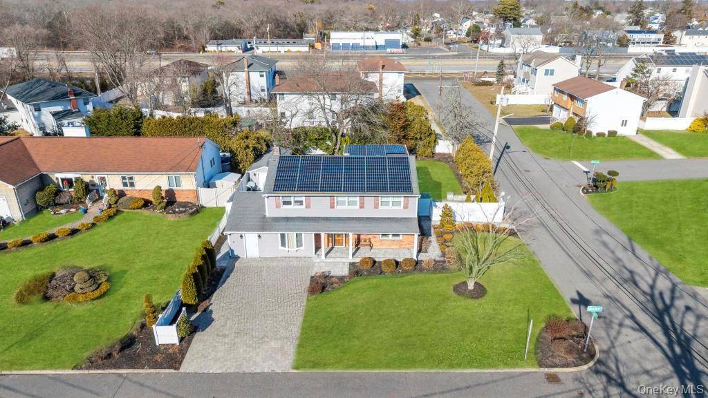 3 Avelaine CT, Babylon, NY 11702