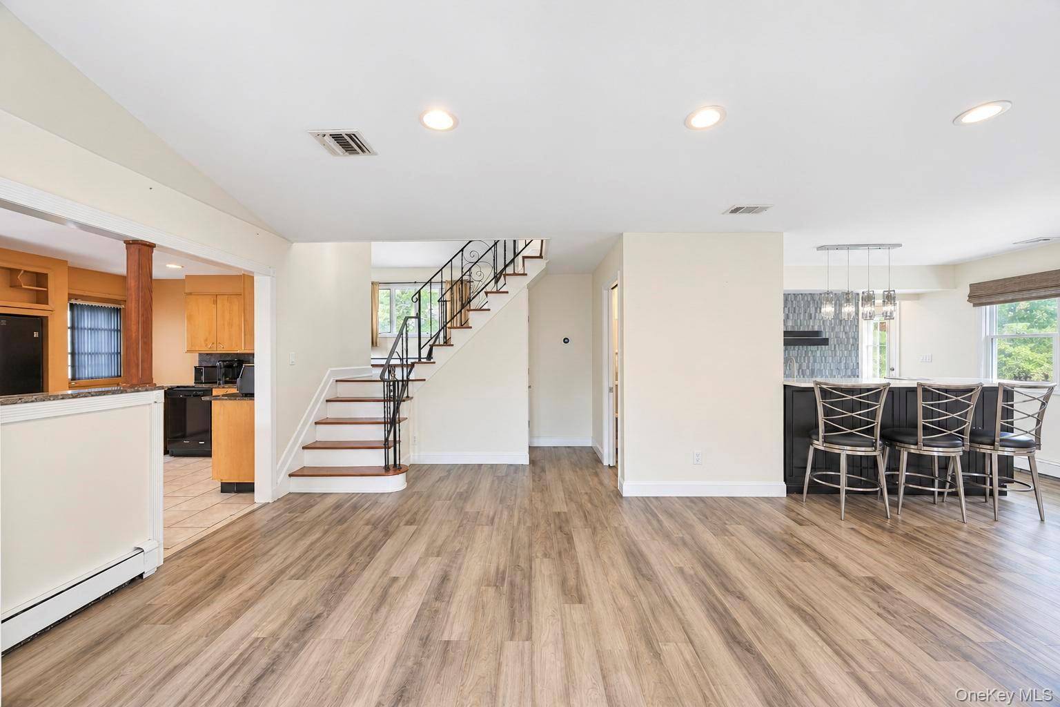 3 Avelaine CT, Babylon, NY 11702