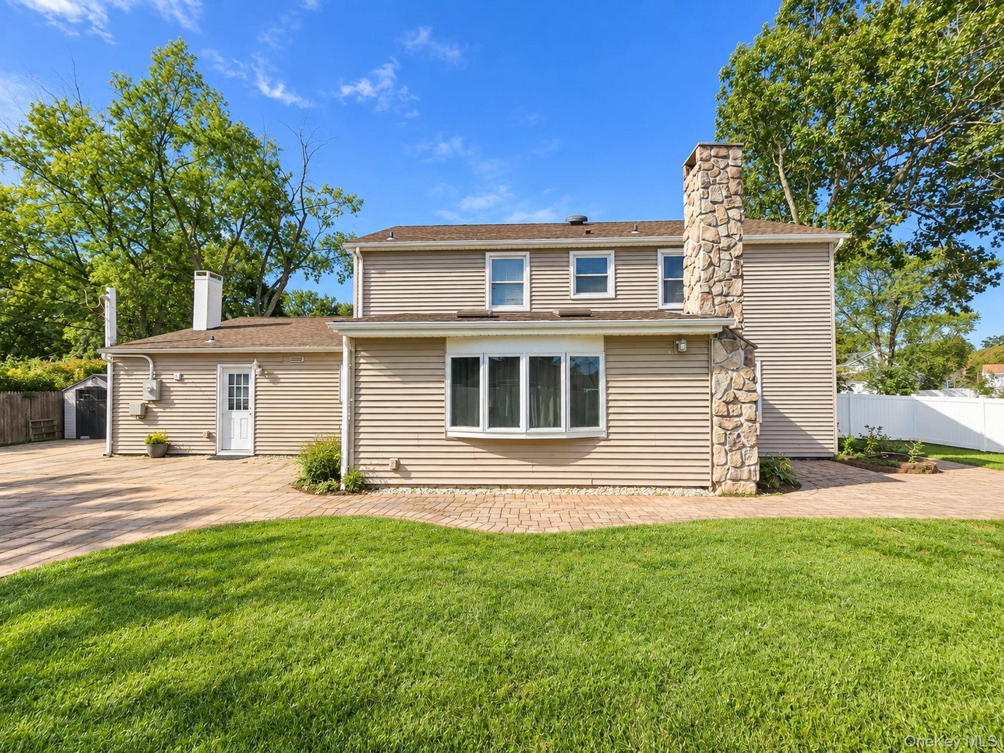 2 Teton PL, Lake Grove, NY 11755