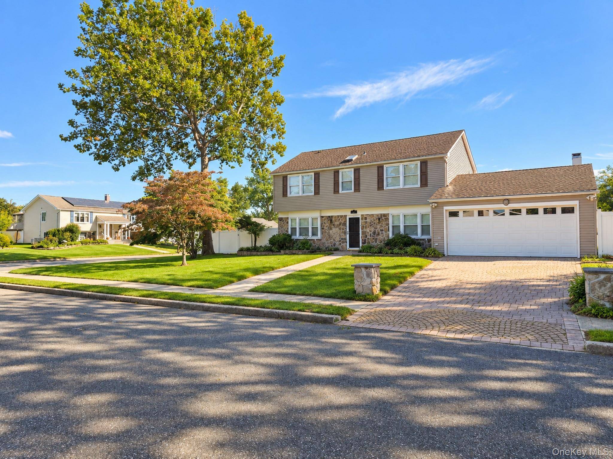 2 Teton PL, Lake Grove, NY 11755