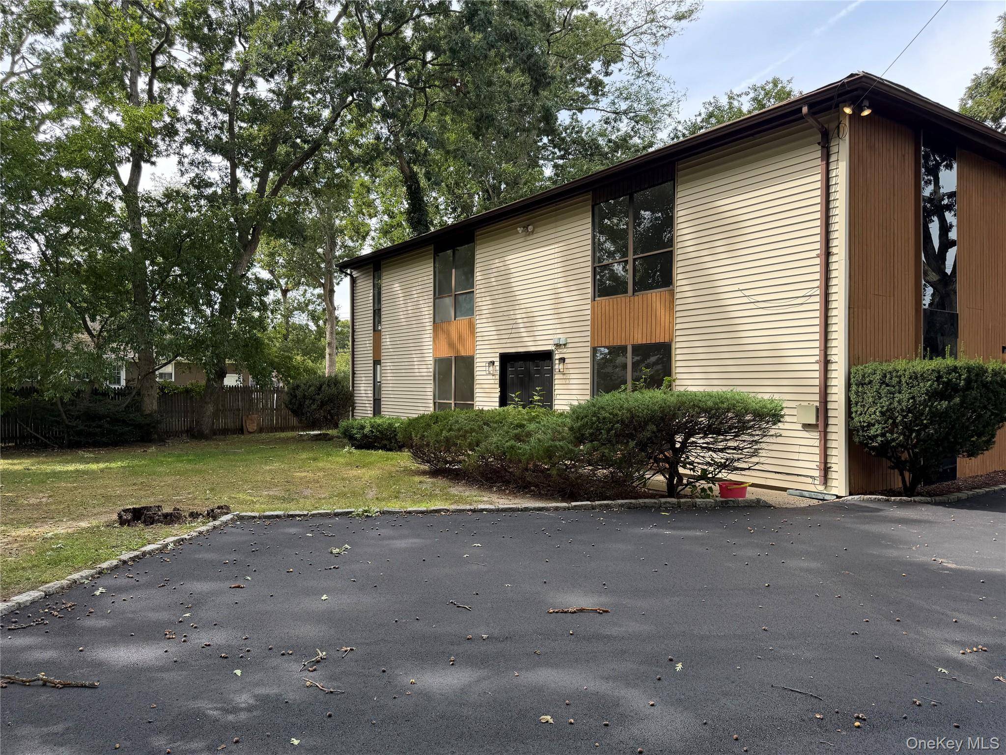 112 Hillside RD, Deer Park, NY 11729