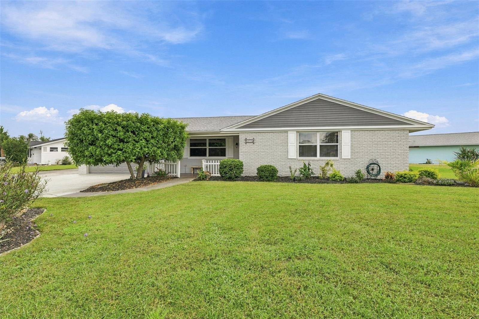 1810 MILFORD CIR, Sun City Center, FL 33573