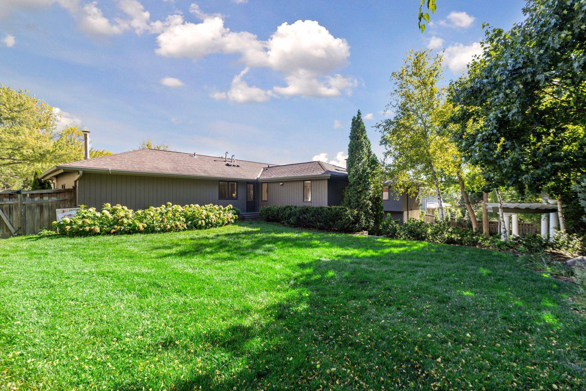 5708 Camelback DR, Edina, MN 55436