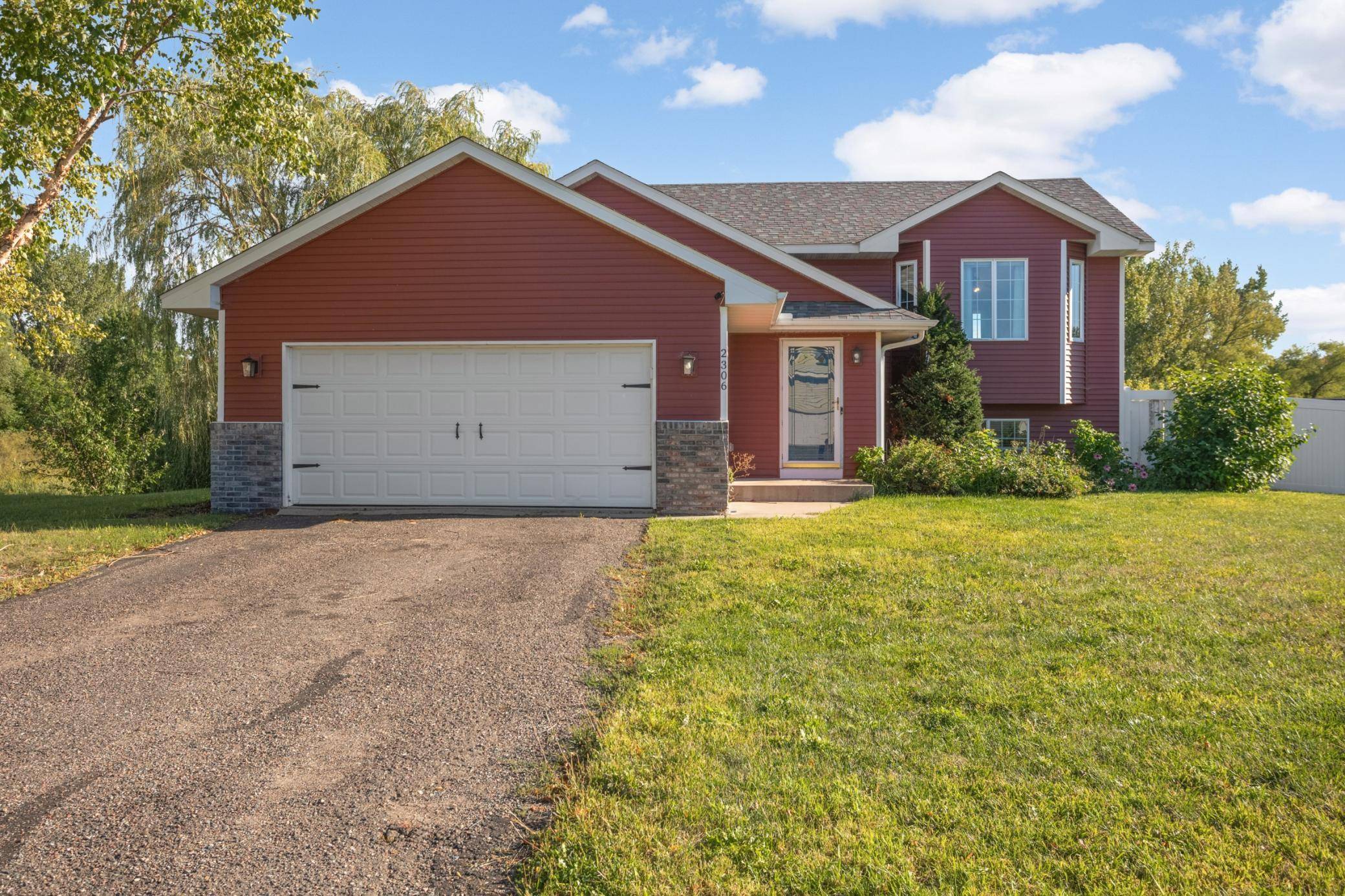2306 Maple LN, Buffalo, MN 55313