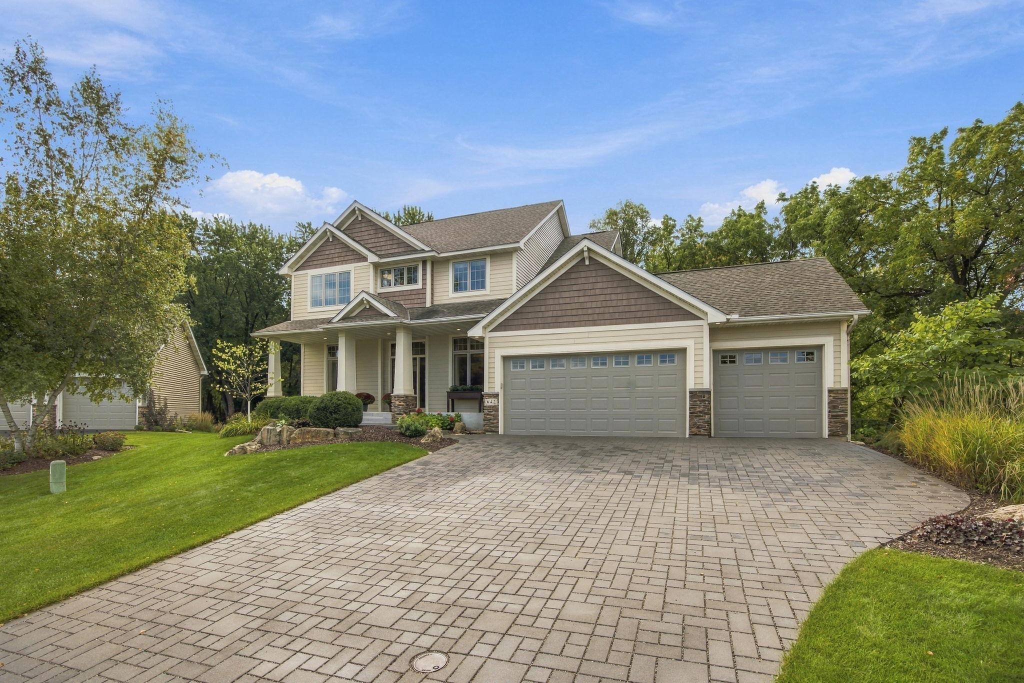 642 Woodland WAY, Eagan, MN 55123