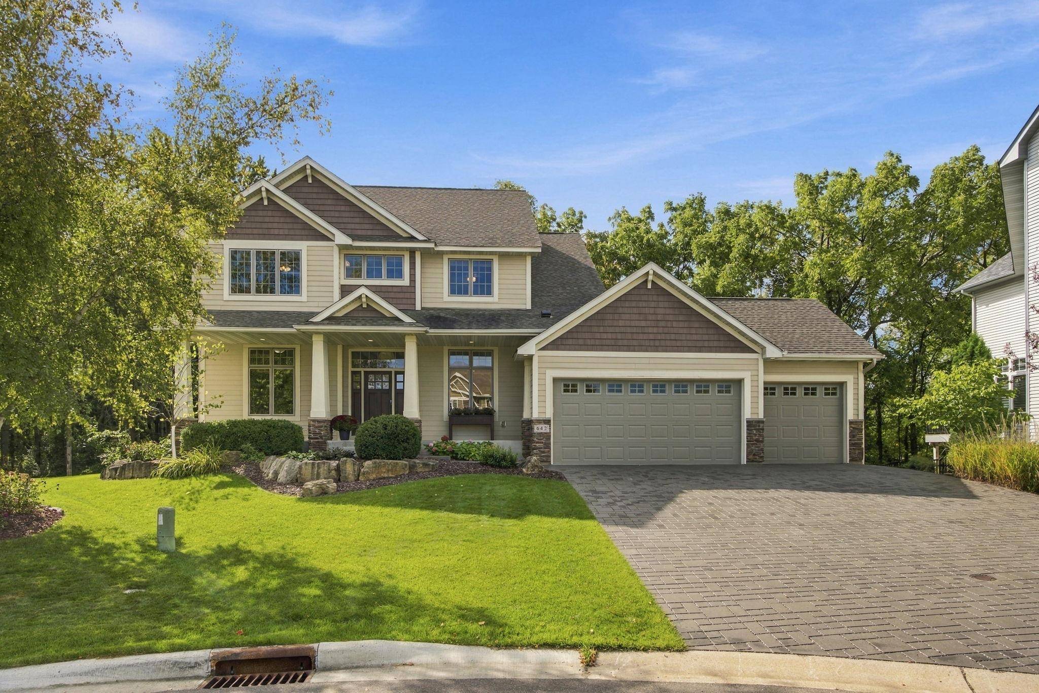 642 Woodland WAY, Eagan, MN 55123