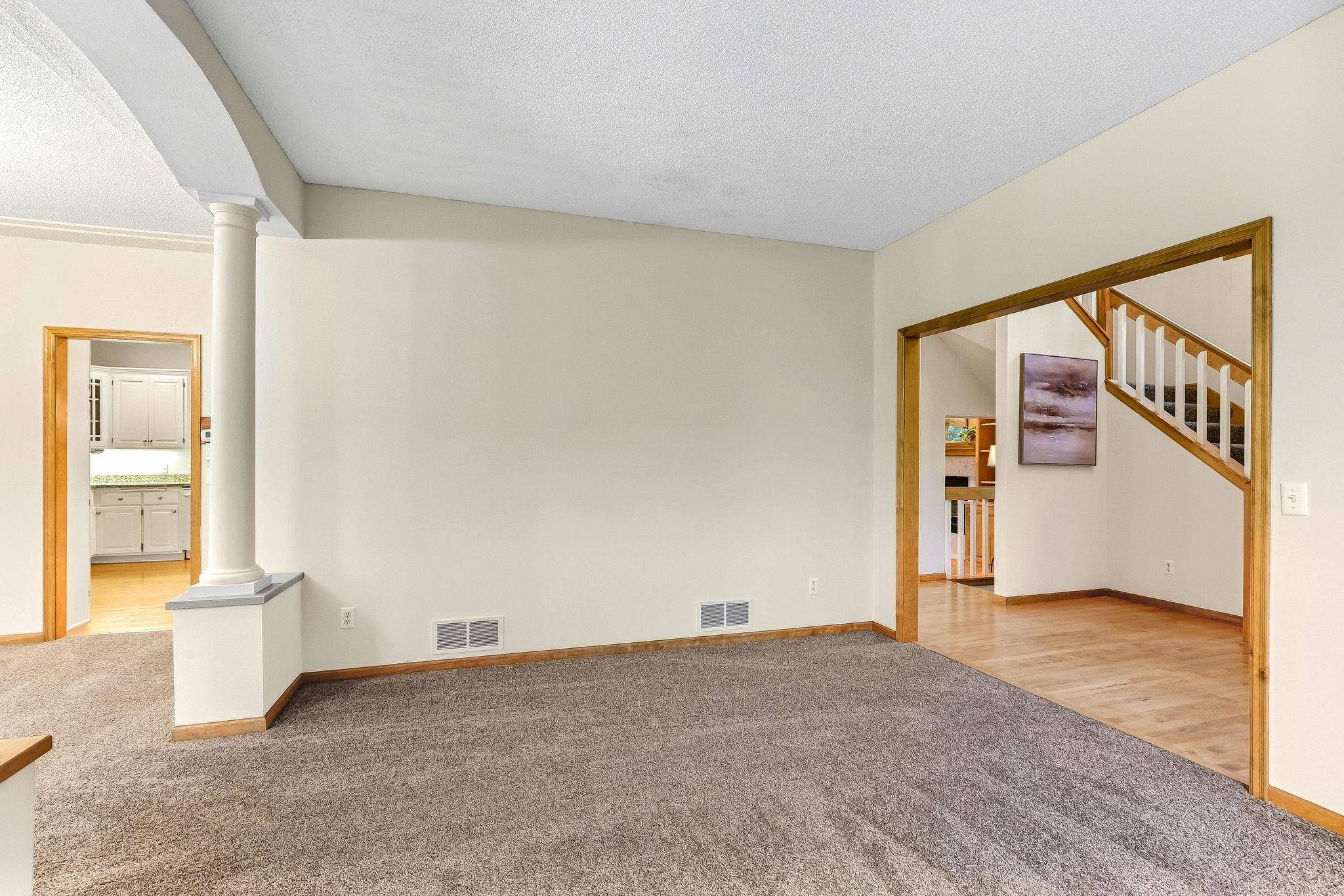 2413 Bridle Creek TRL, Chanhassen, MN 55317