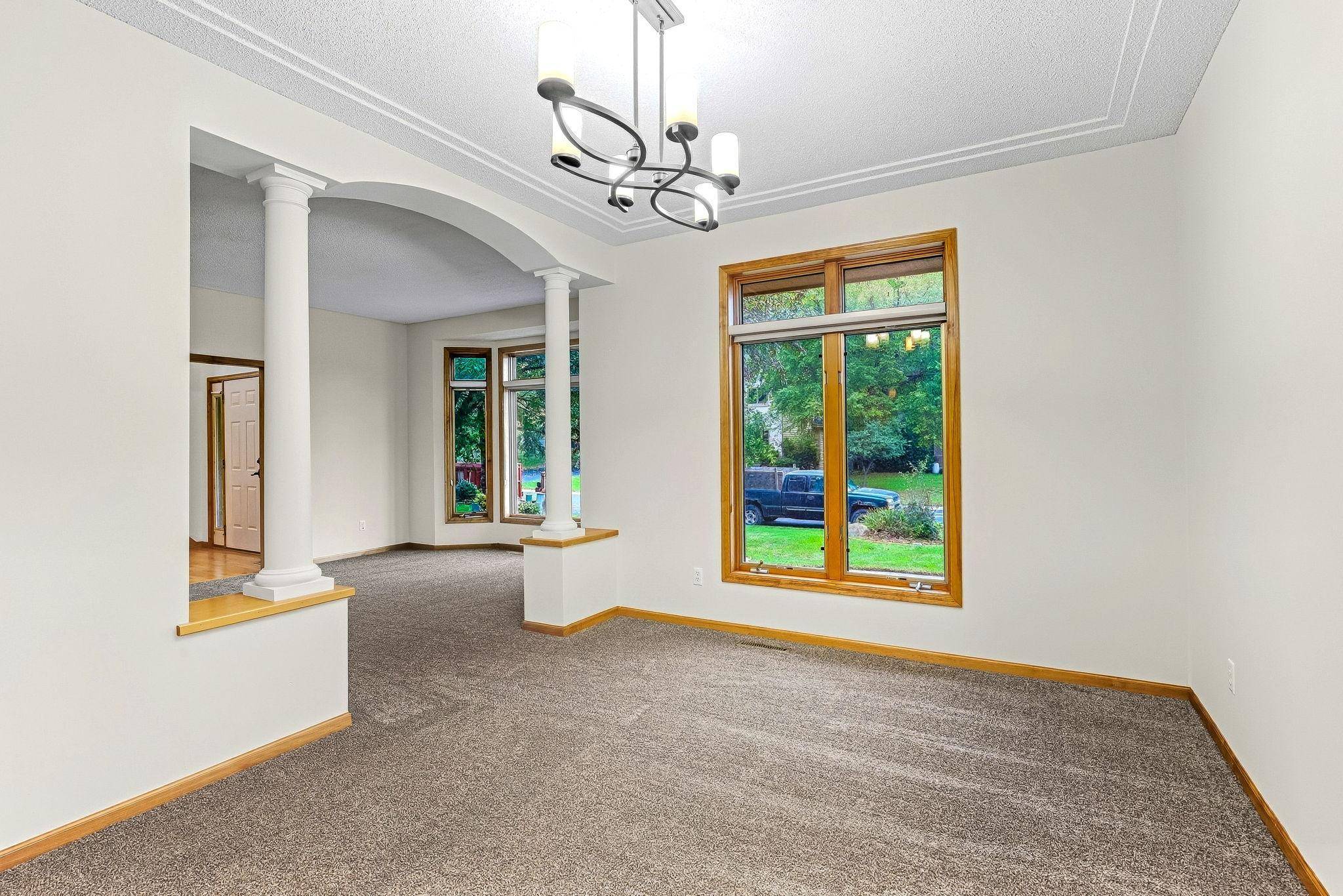 2413 Bridle Creek TRL, Chanhassen, MN 55317