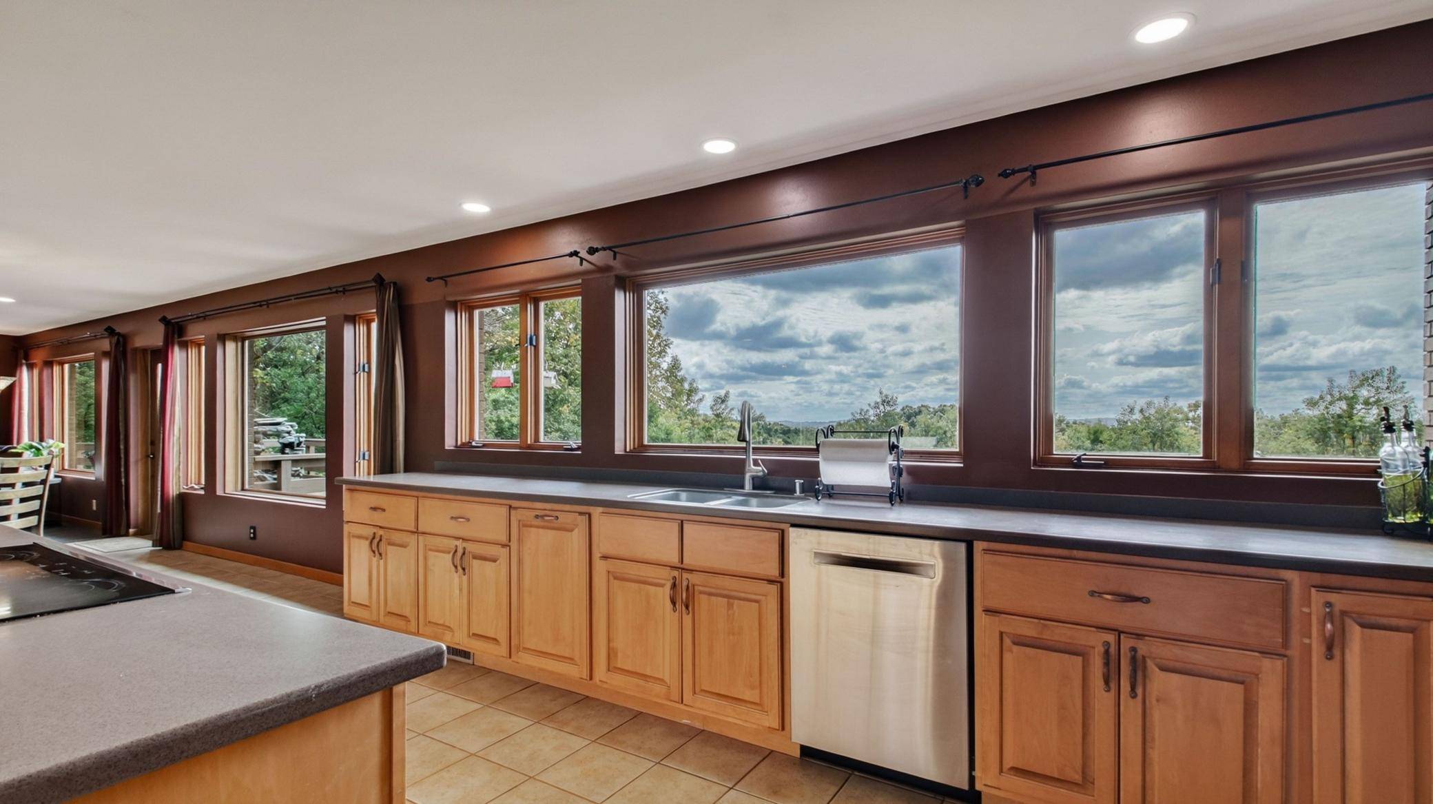 455 E Woodridge Drive, Eau Claire, WI 54701