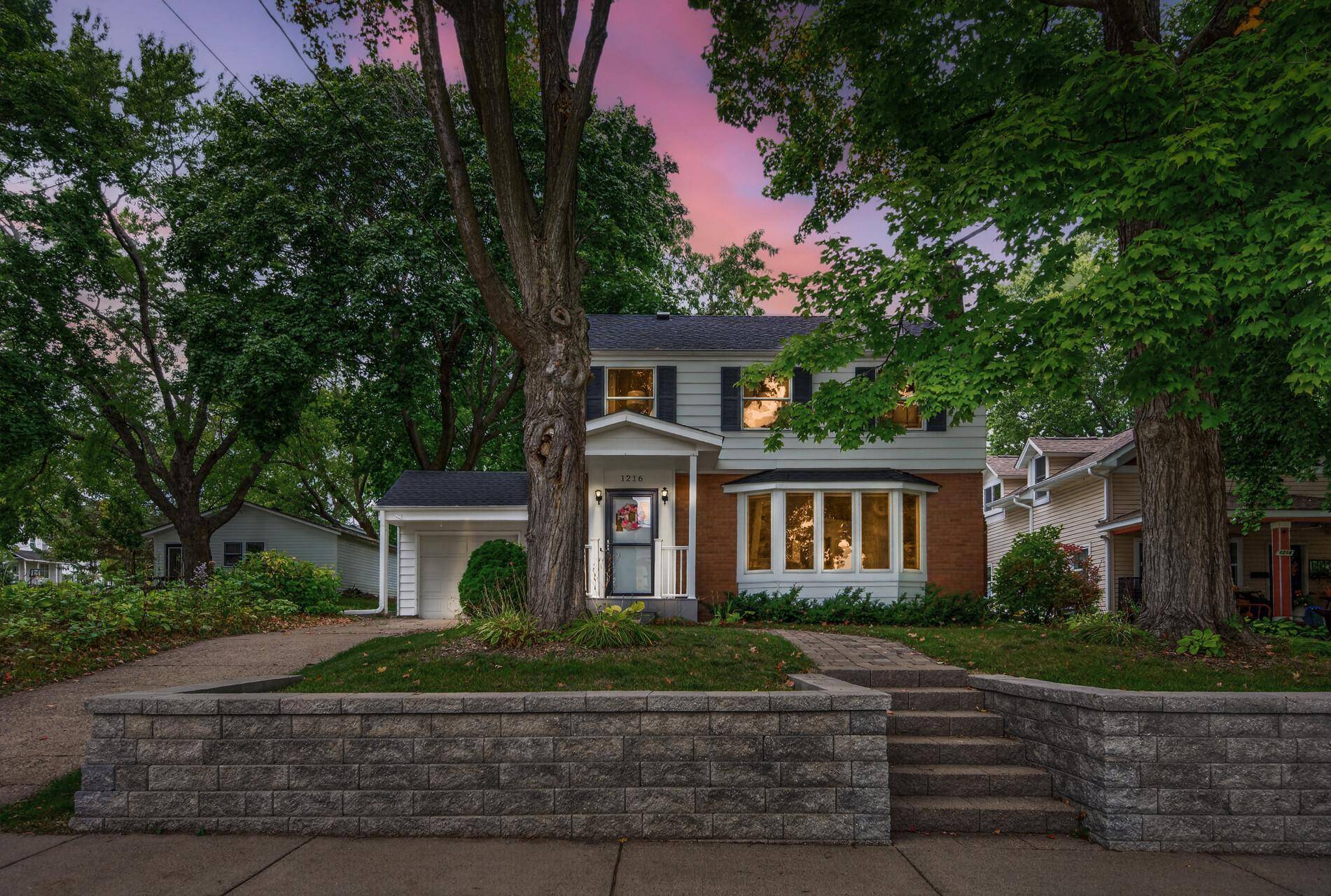 1216 1st ST S, Stillwater, MN 55082