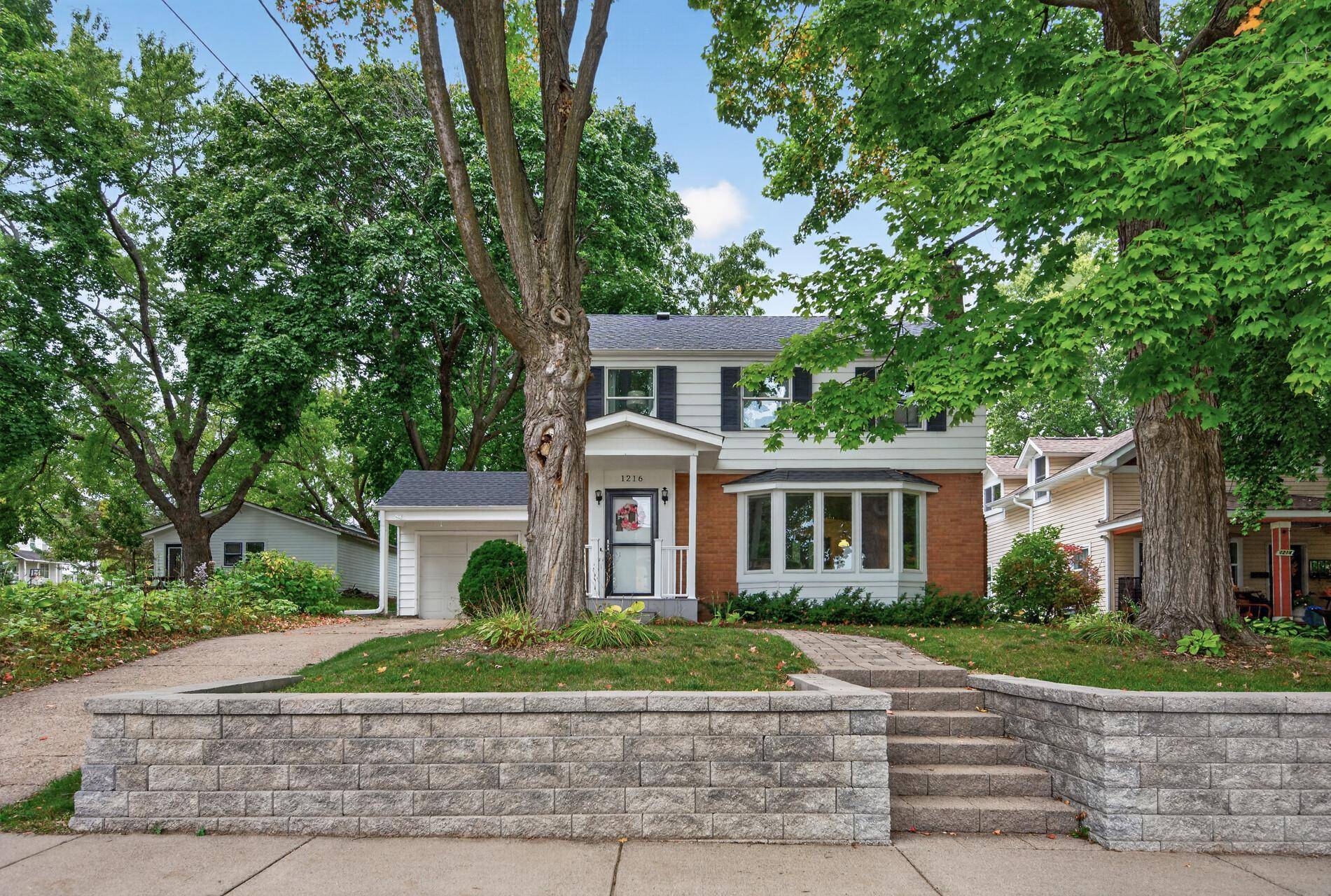 1216 1st ST S, Stillwater, MN 55082