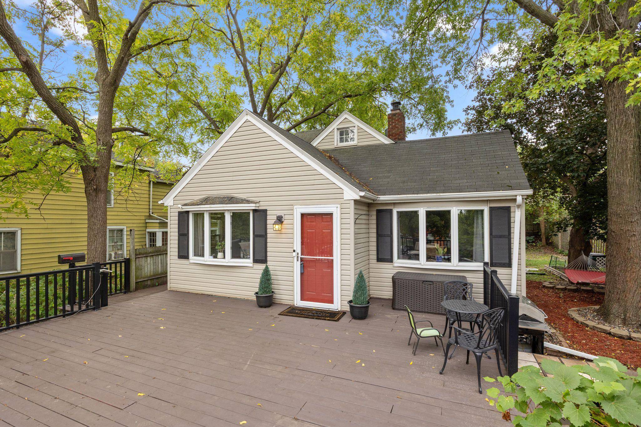 992 McLean AVE, Saint Paul, MN 55106
