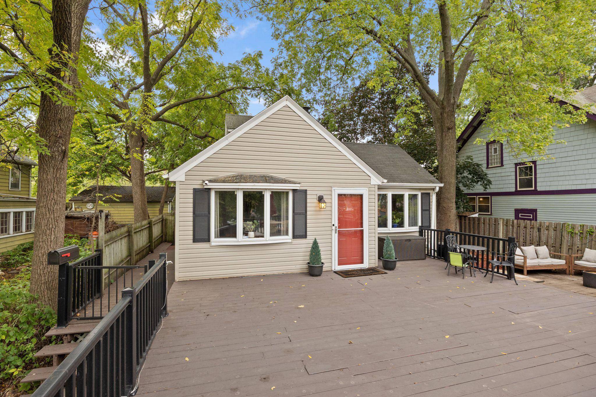 992 McLean AVE, Saint Paul, MN 55106