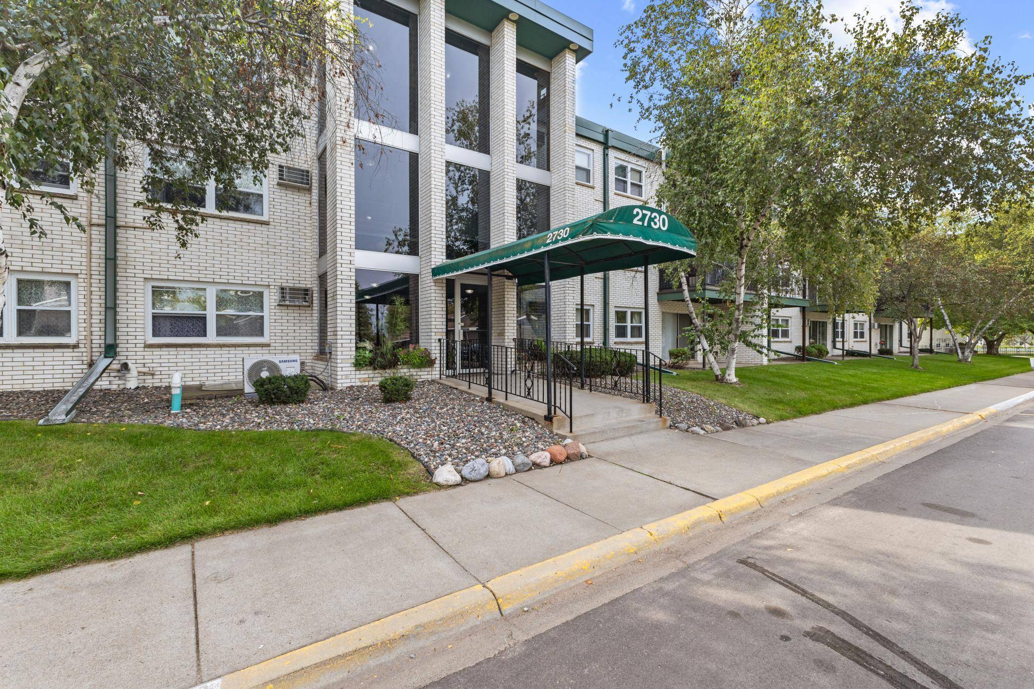 2730 Dale ST N #D305, Roseville, MN 55113