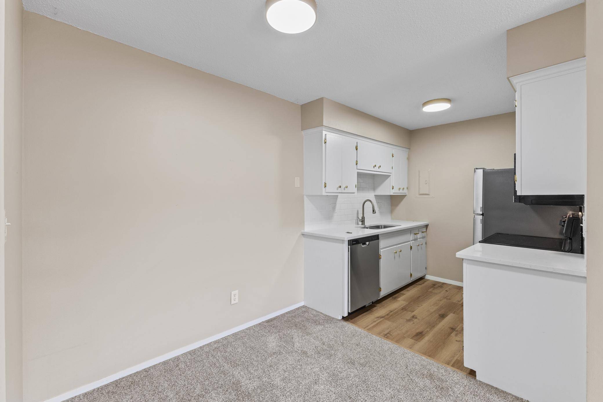 2730 Dale ST N #D305, Roseville, MN 55113