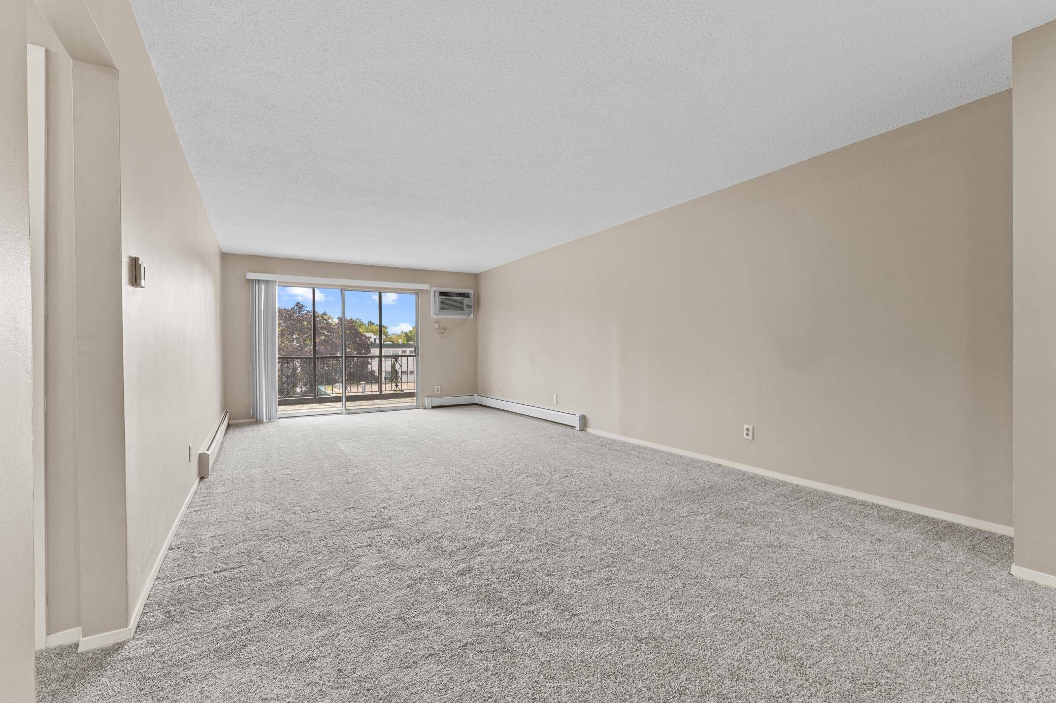 2730 Dale ST N #D305, Roseville, MN 55113