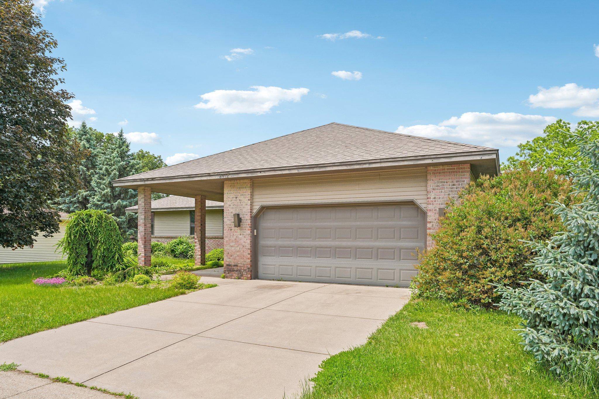 8912 Vincent PL, Bloomington, MN 55431