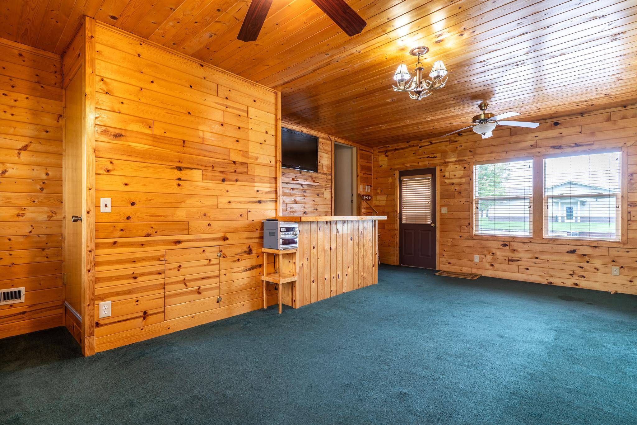 402 Toupin ST, Oklee, MN 56742