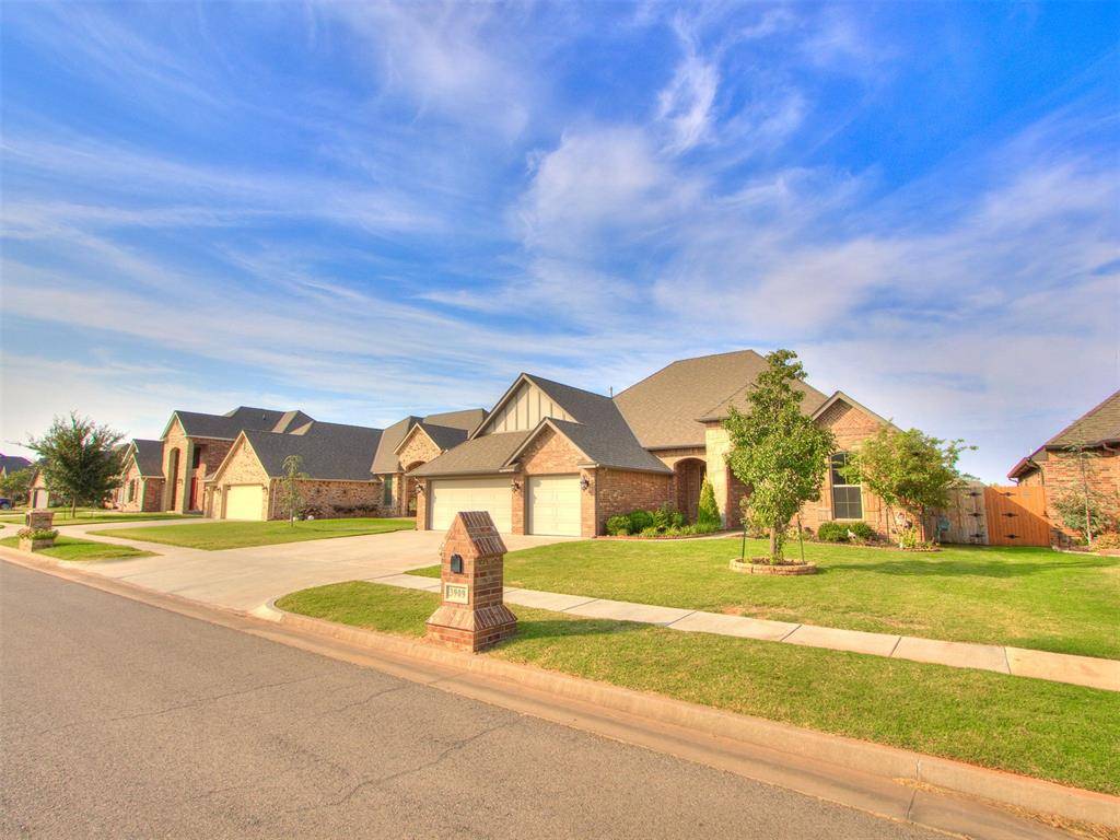 3909 Carmona Lakes DR, Moore, OK 73160